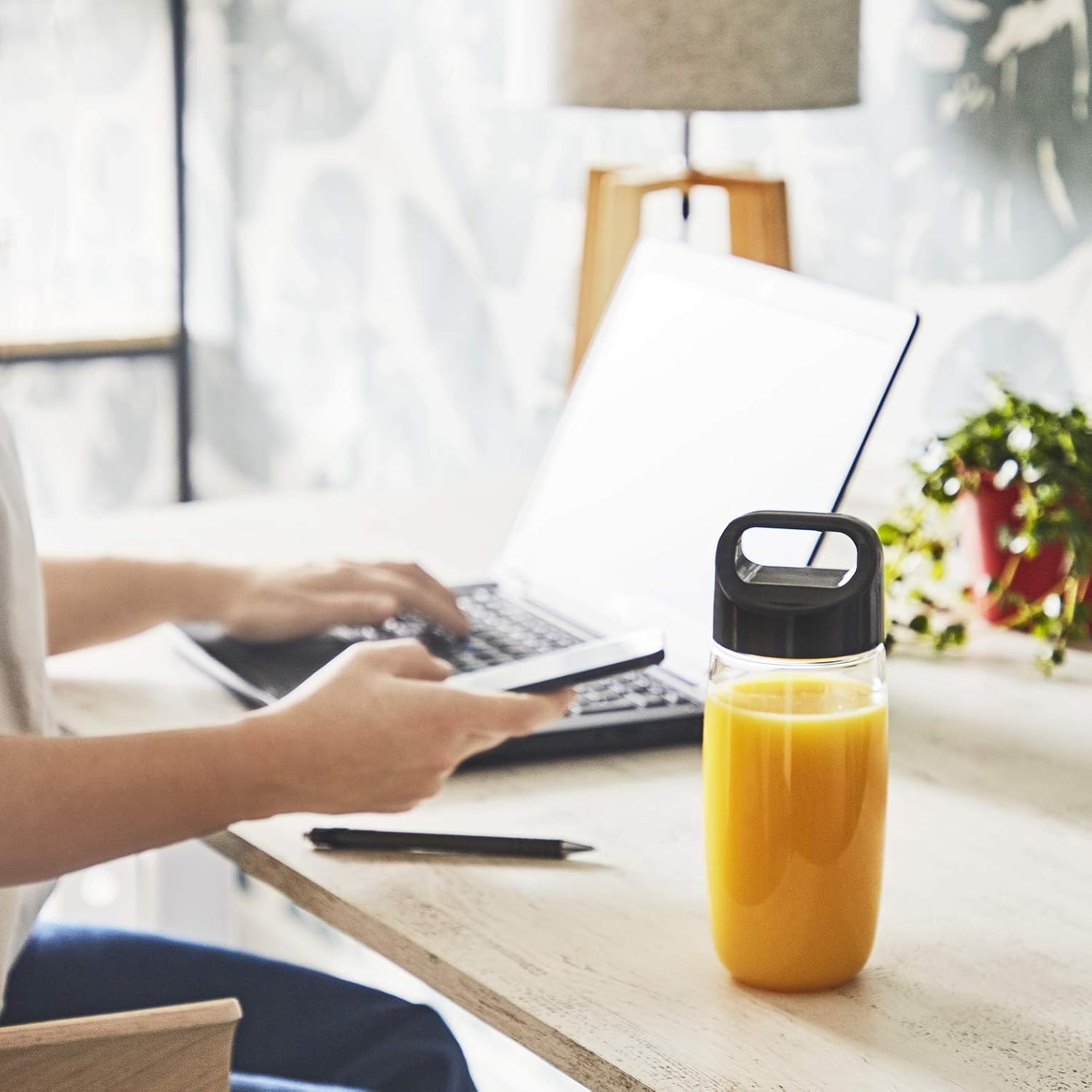 MOULINEX ULTRA JUICE EXTRACTEUR de jus à froid 2 filtres Gourde 600 mL Goulotte Extra-large 85 mm Programme automatique Easy Clean Extracteur de fruits et légumes entiers Silencieux 200W ZU600110 - Image 8