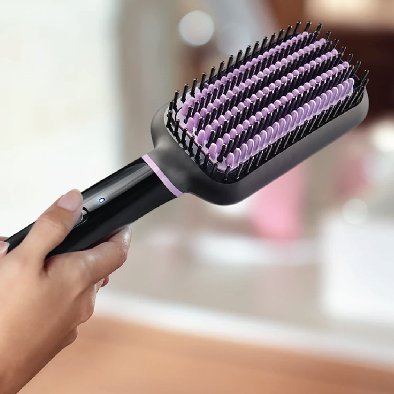 Philips Stylecare Essential Heated Straightening BRush Bhh880/03 . Extra Large BRush Area. Tourmaline Ceramic Coating. 2 Temperature Settings. 3 Pin, Black/Purple - Image 5